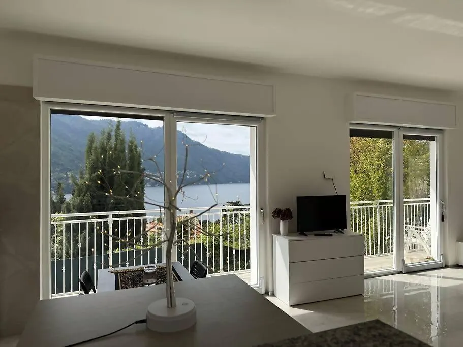 Luxury Apartment Sole Moltrasio 0*,  Italy