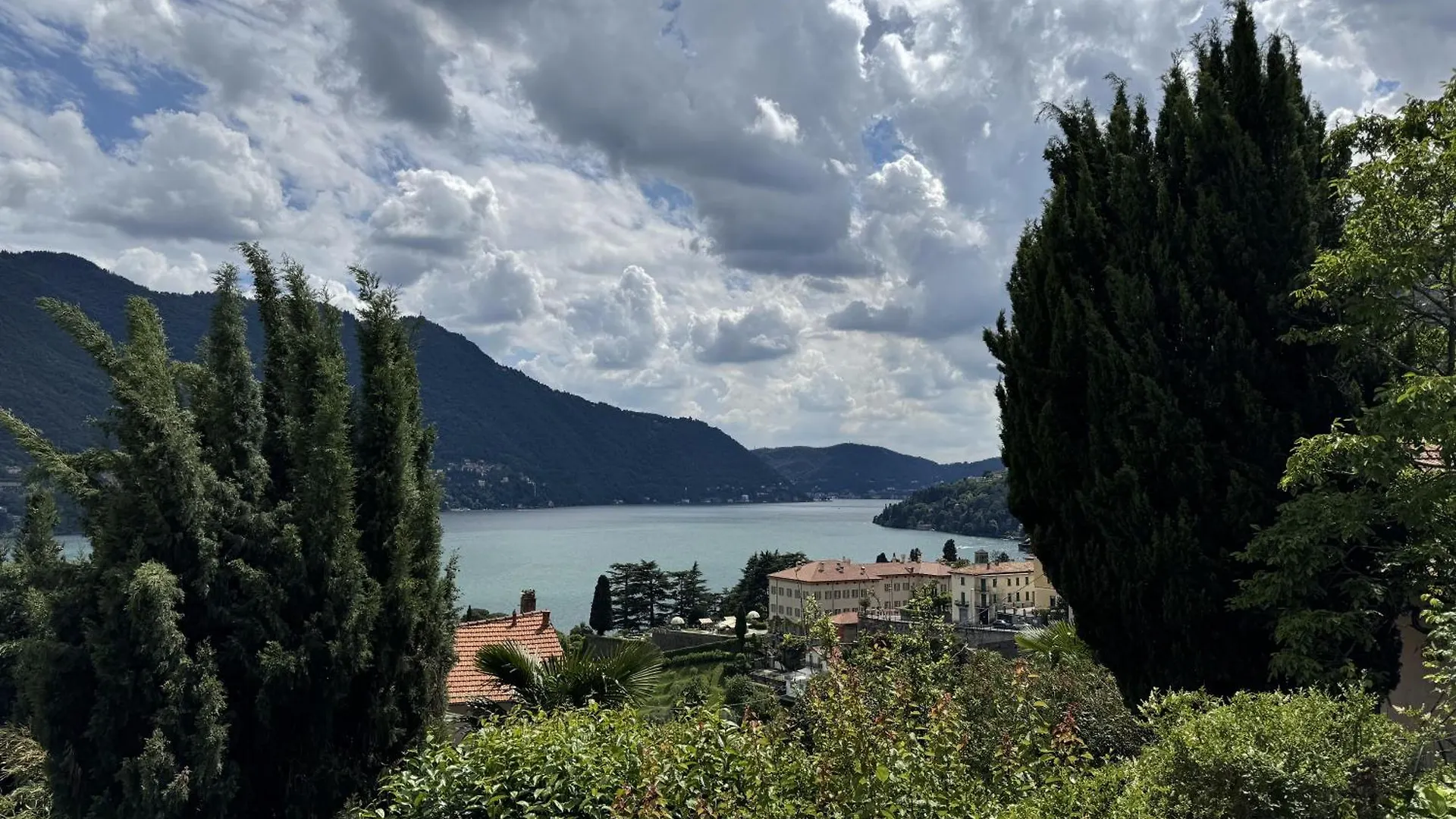 Luxury Apartment Sole Moltrasio Italy