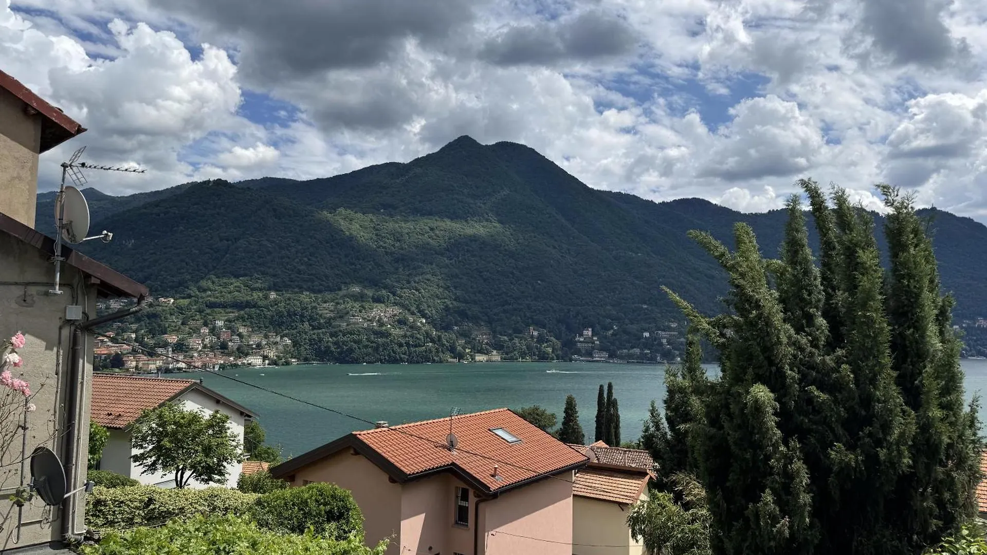 Luxury Apartment Sole Moltrasio 0*,  Italy